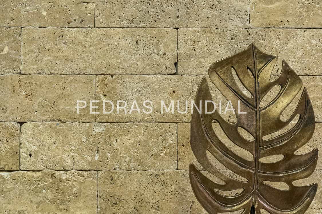 TIJOLO TRAVERTINO TUMBLED 7 Detalhe da aplicação do tijolo travertino tumbled como revestimento