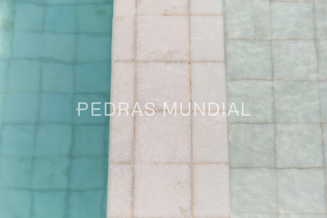 ÁGUA MARINHA 3 Detalhe Borda de Piscina com Pedra Água Marinha