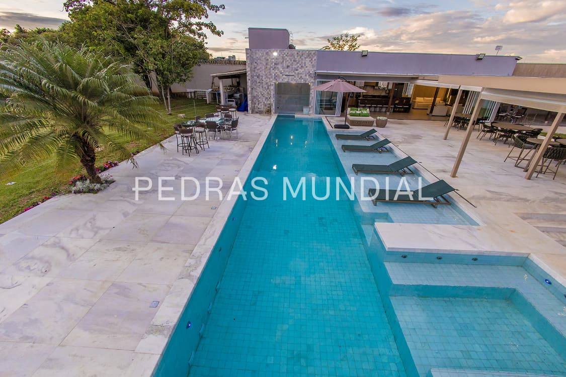 ÁGUA MARINHA 8 Piscina com revestimento em pedra Água Marinha