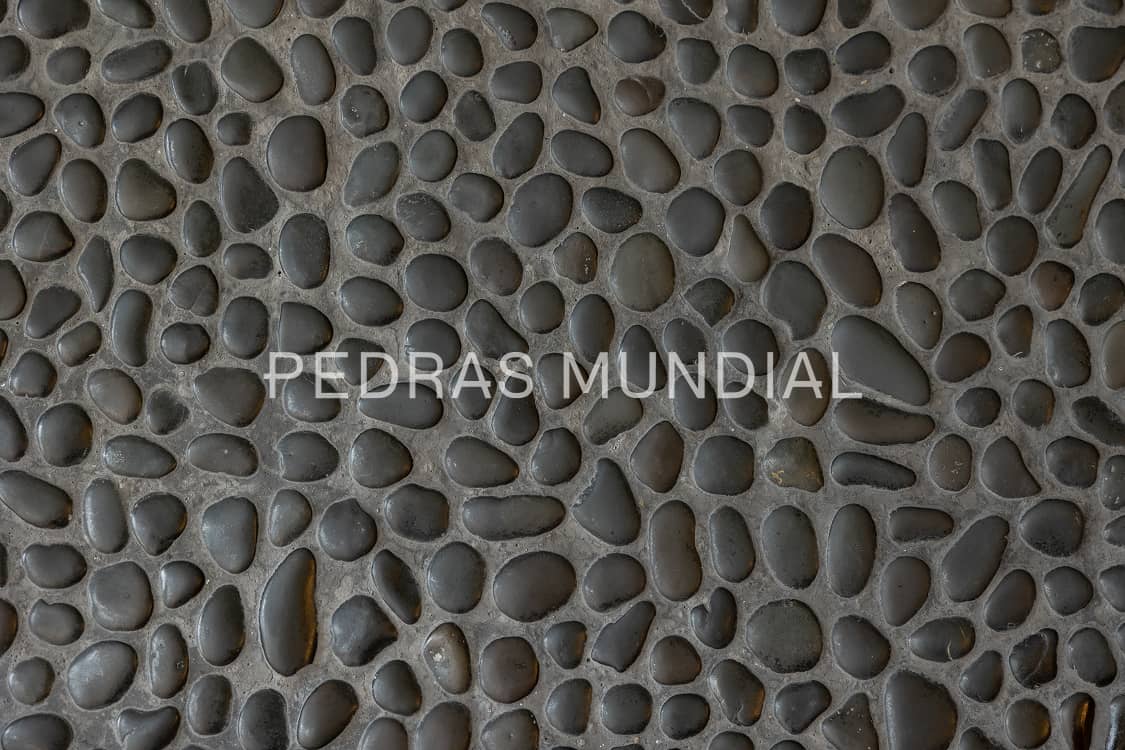 SEIXO TELADO 5 Seixo telado preto como revestimento de parede