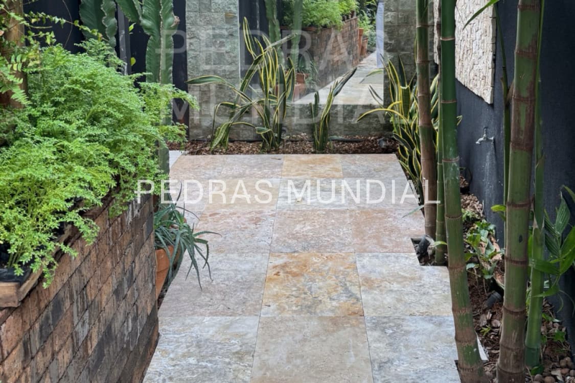TRAVERTINO MIX 40X60 3 Travertino mix aplicado em piso externo